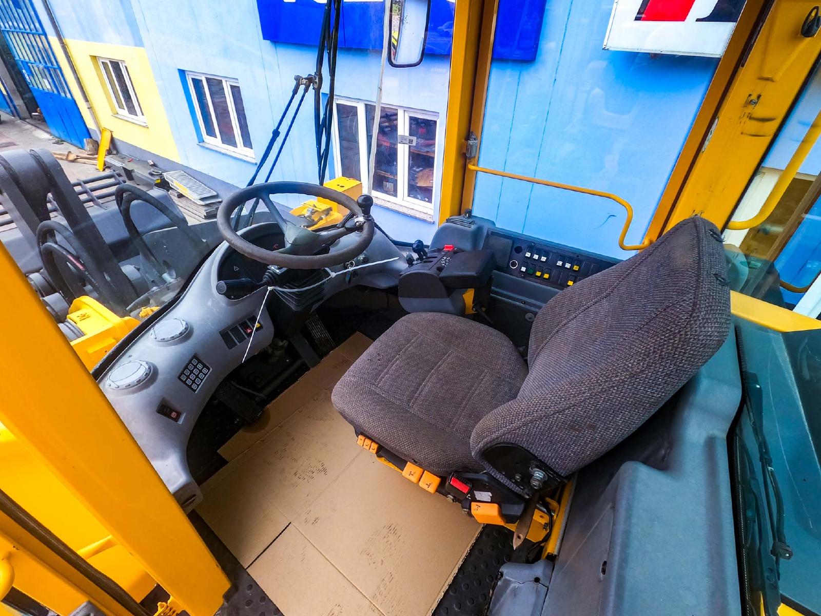 VOLVO L220 front loader