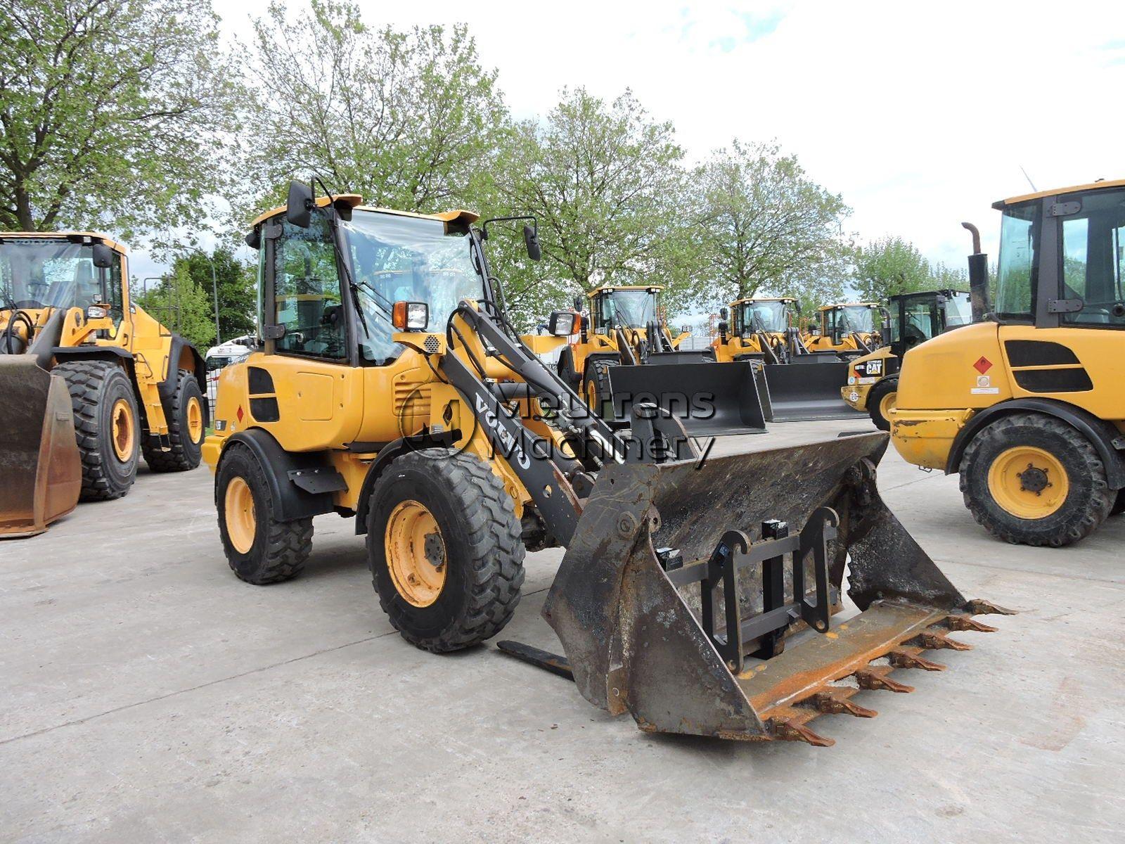 VOLVO L25F front loader