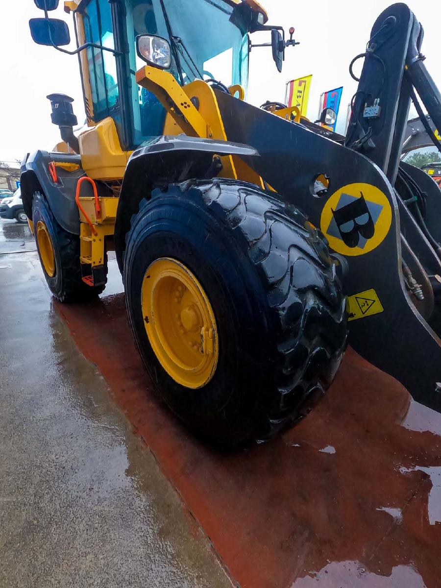 VOLVO L110H front loader