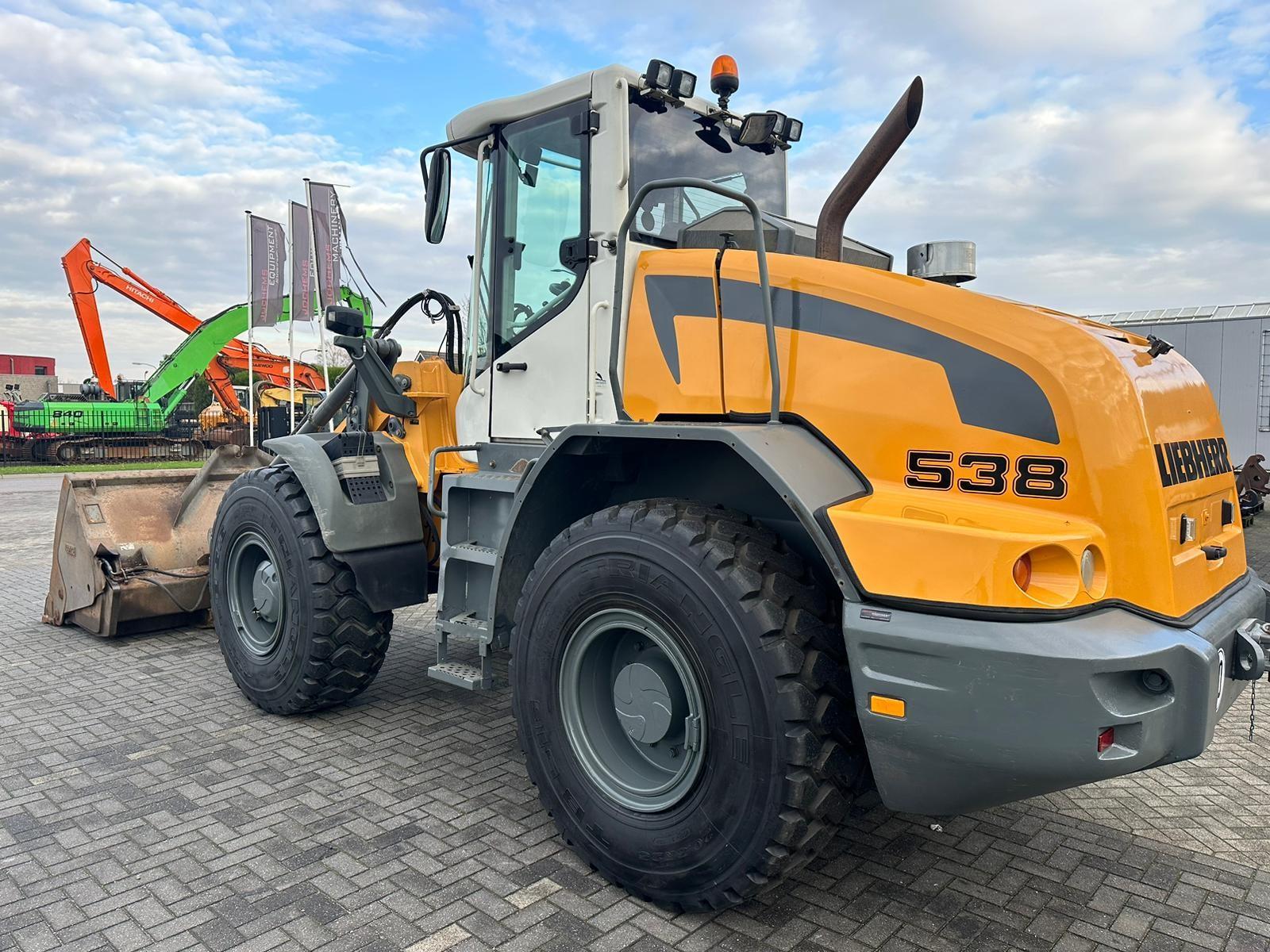 LIEBHERR L 538 front loader