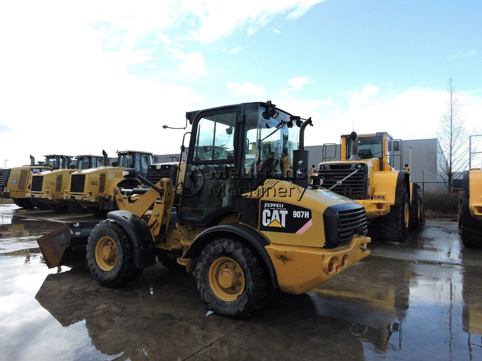 CATERPILLAR 907H front loader