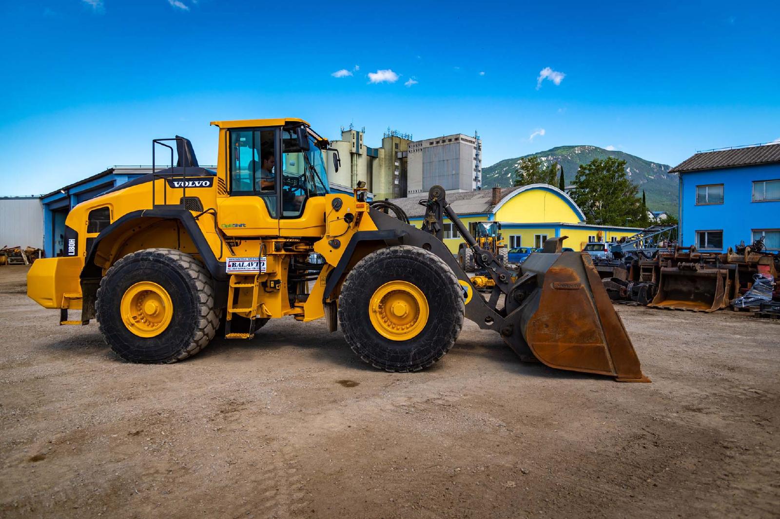 VOLVO L180H front loader