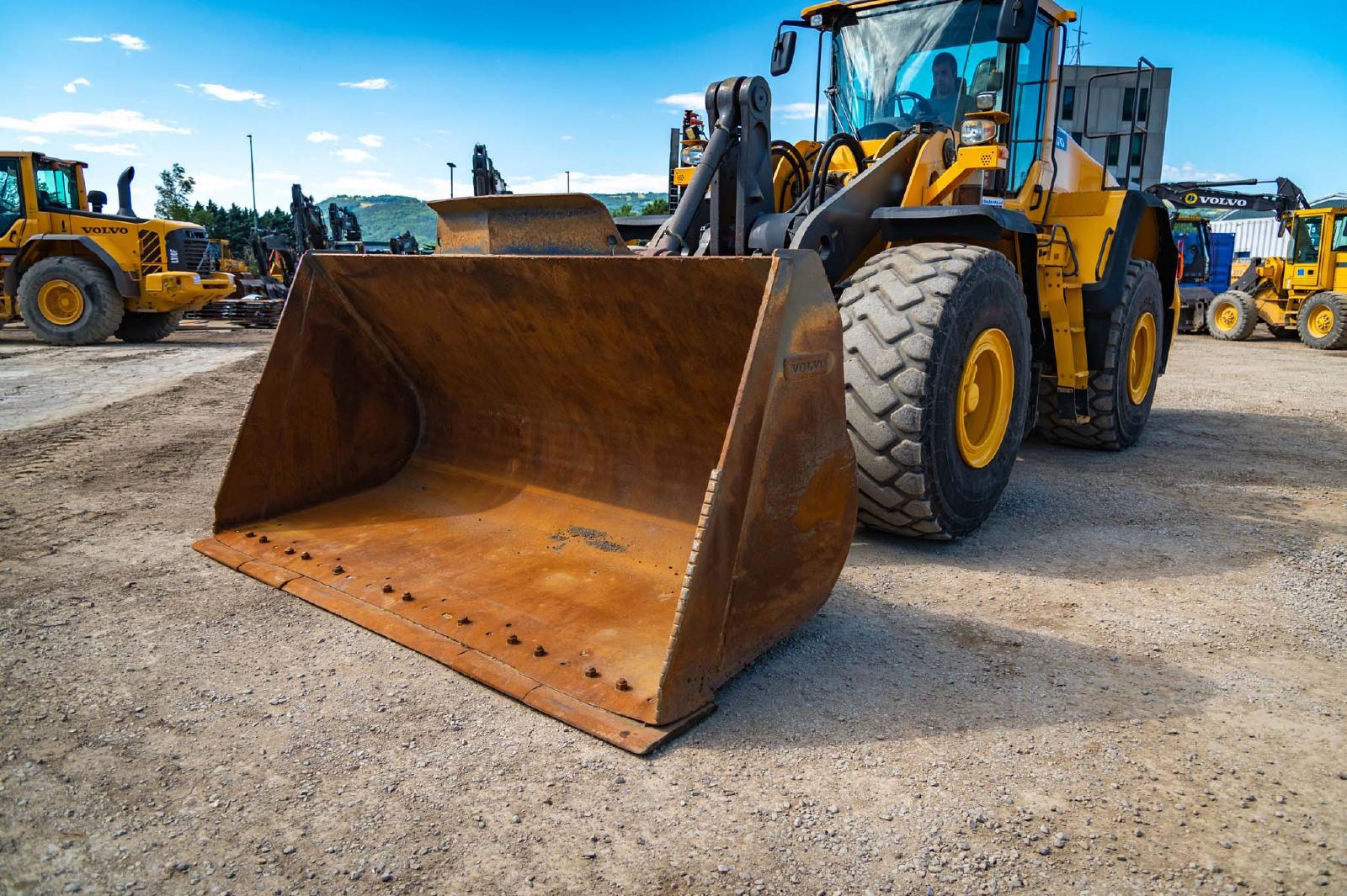 VOLVO L180H front loader