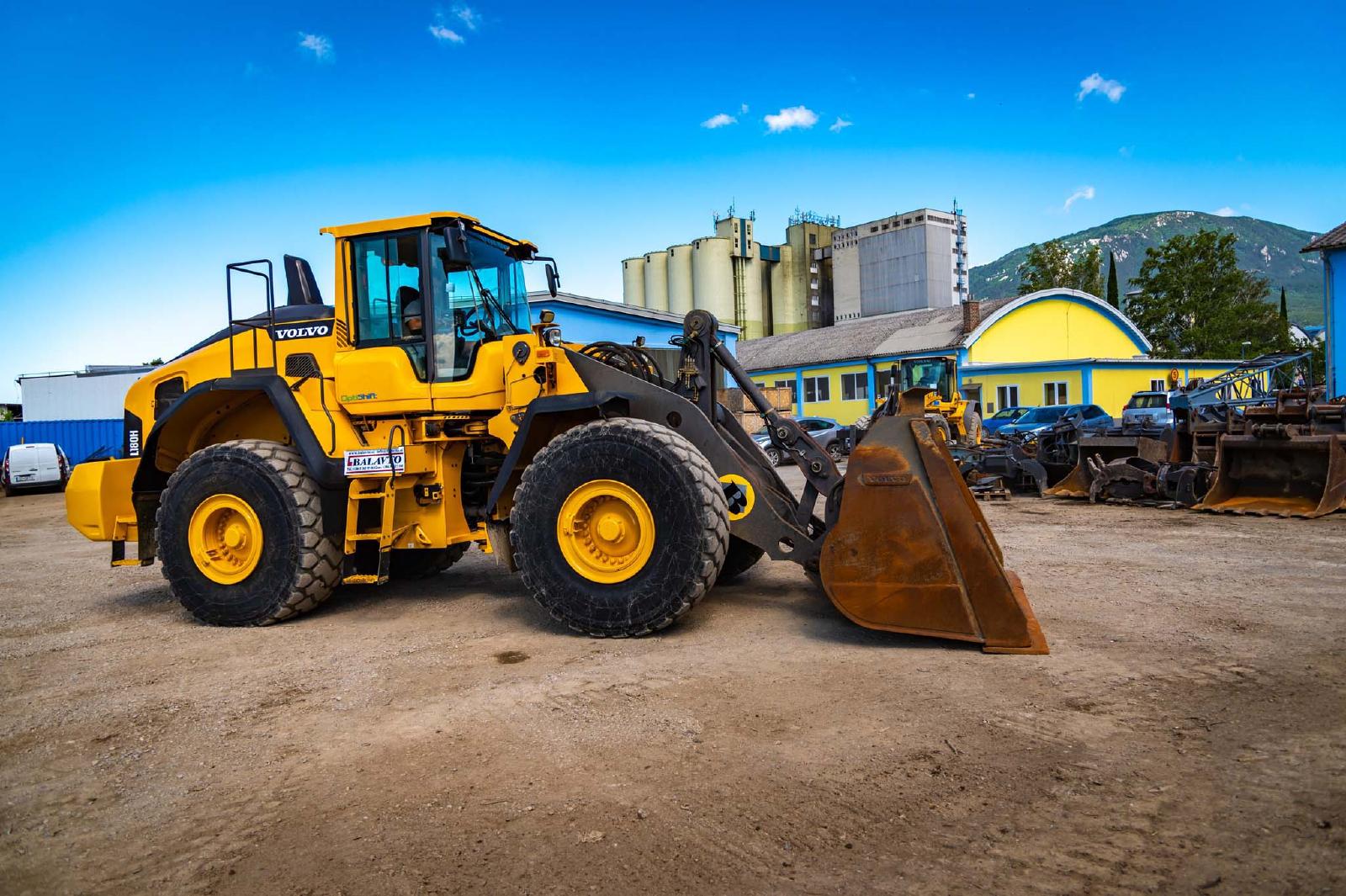 VOLVO L180H front loader