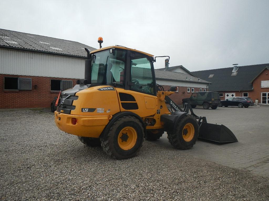 VOLVO L25F front loader