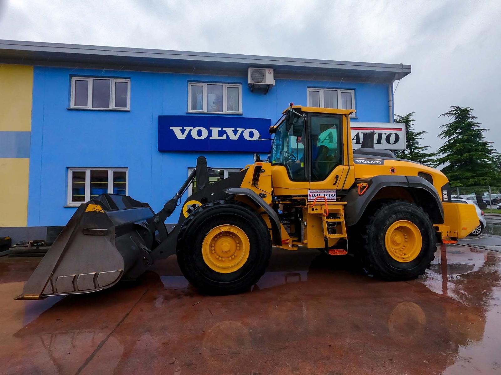 VOLVO L110H front loader