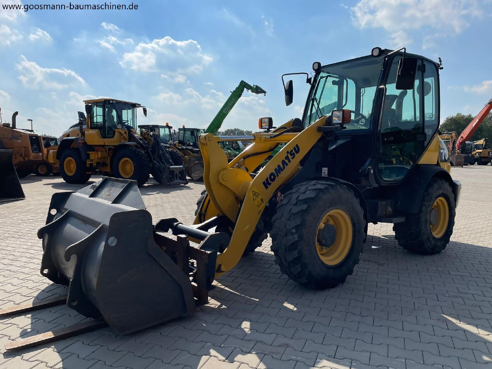 KOMATSU WA70-7 front loader