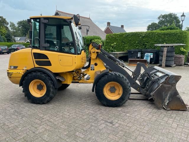 VOLVO L25F front loader