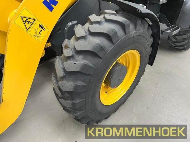 KOMATSU WA70M-8E0 front loader