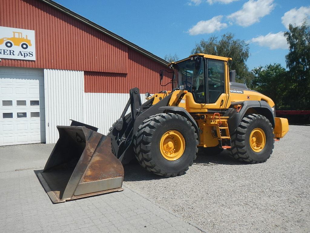 VOLVO L110H front loader