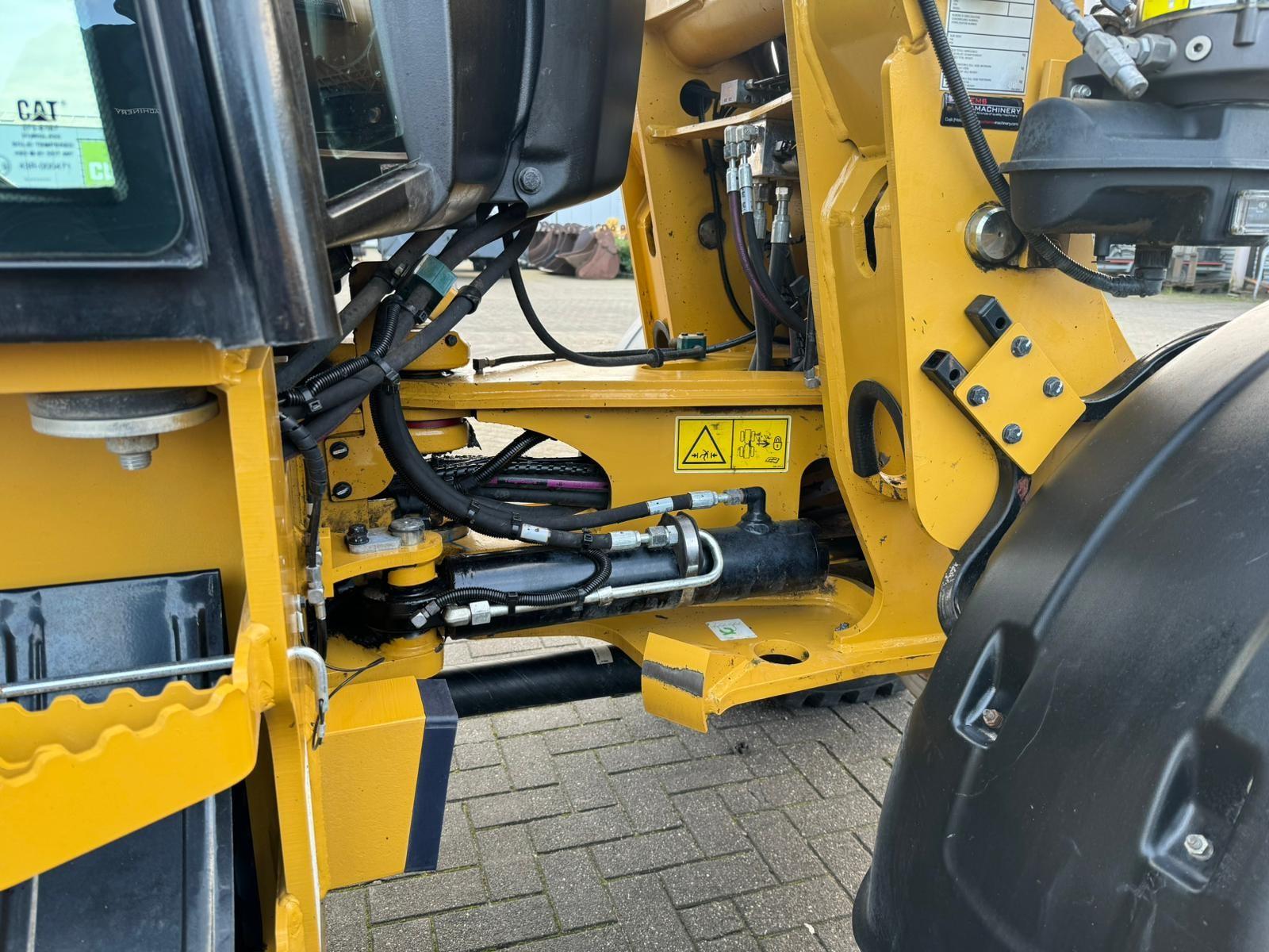 CATERPILLAR 908M front loader