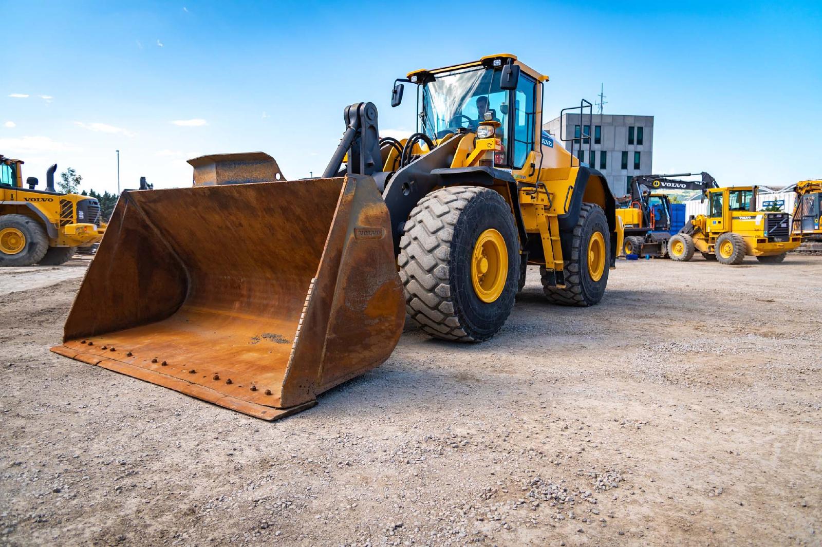 VOLVO L180H front loader