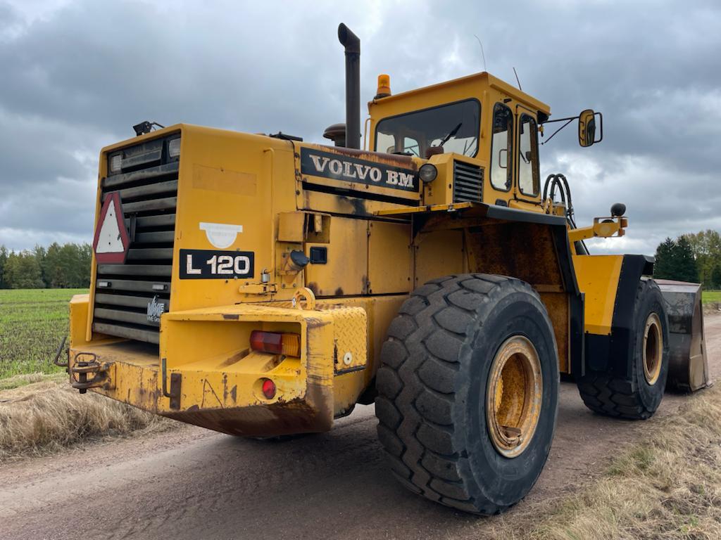 VOLVO L 120 front loader