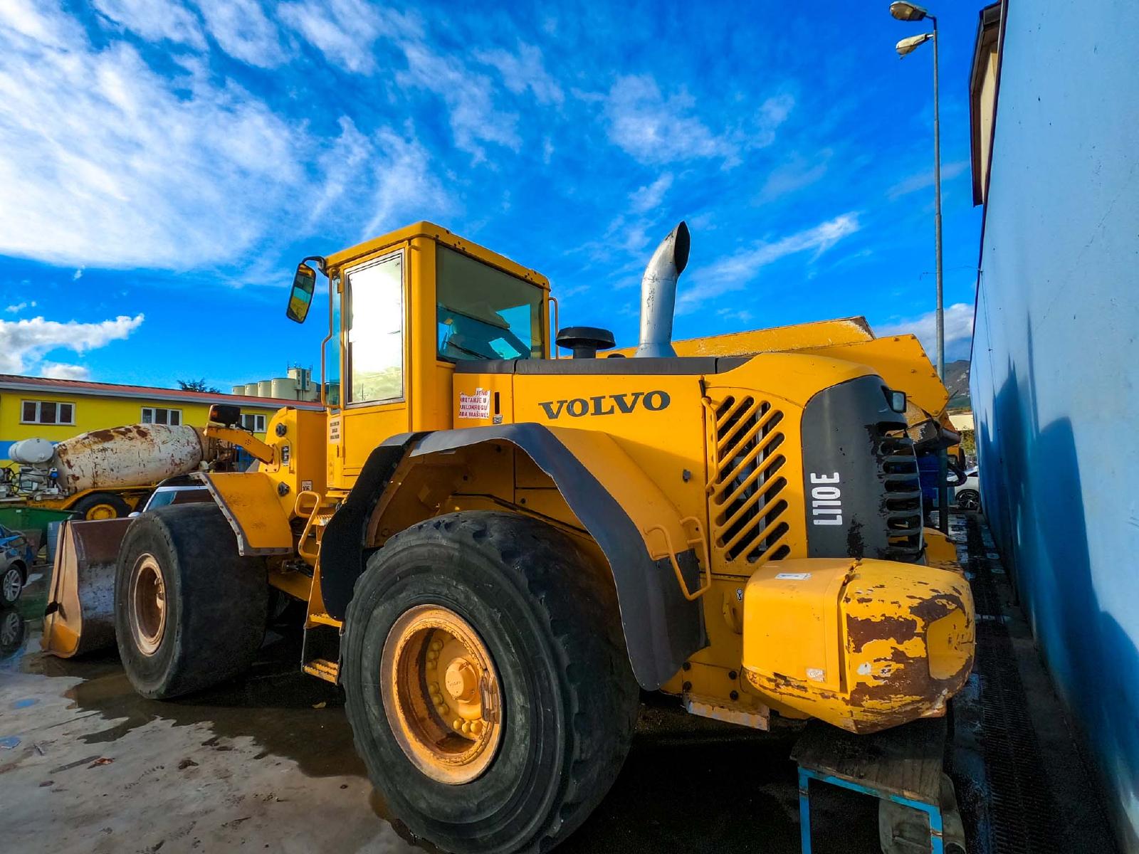 VOLVO L110E front loader