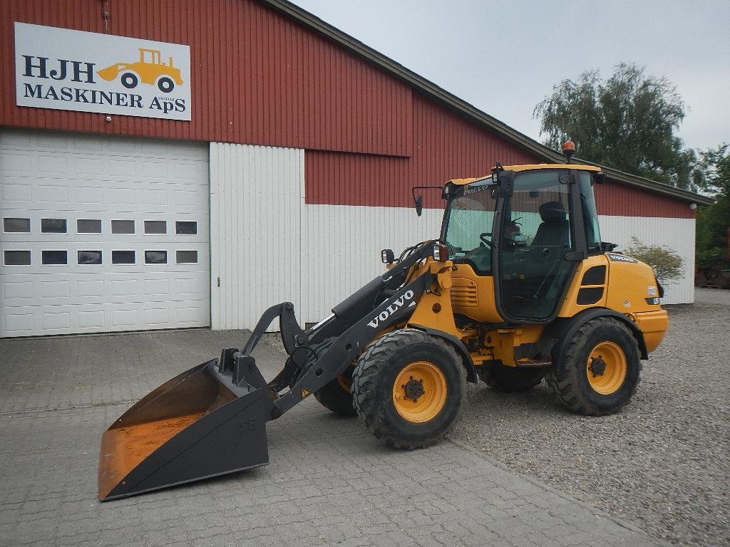 VOLVO L25F front loader