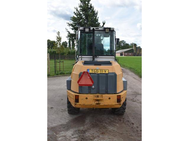 LIEBHERR L 506 Compact front loader