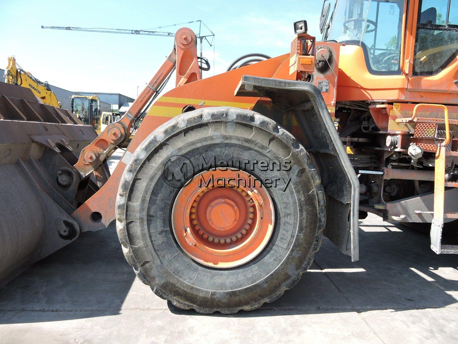 VOLVO L220F front loader