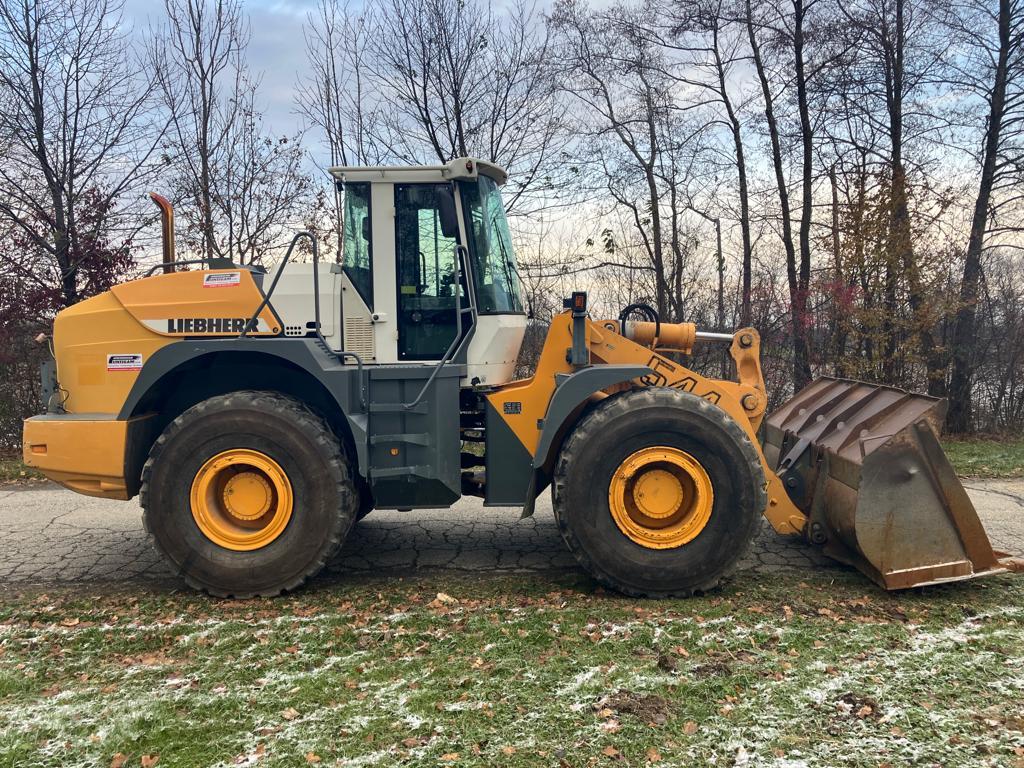 LIEBHERR L 544 front loader