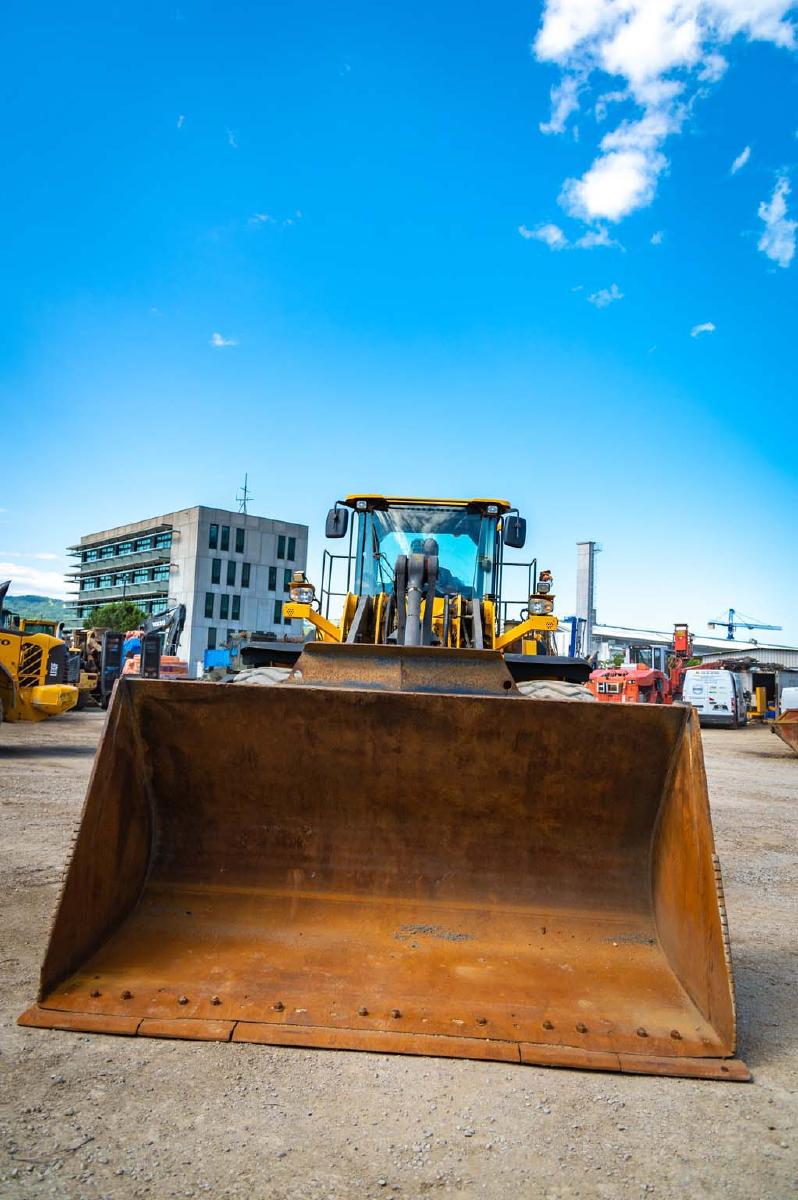 VOLVO L180H front loader