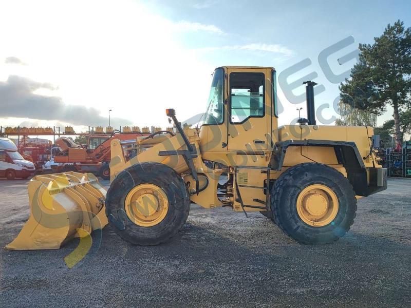 KOMATSU WA 270-3 front loader