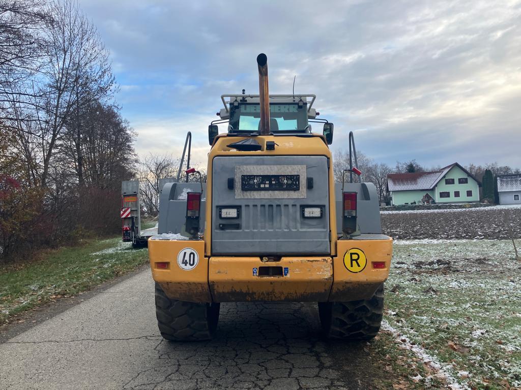 LIEBHERR L 544 front loader