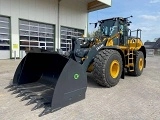 JOHN-DEERE 744 K front loader