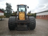 VOLVO L 120 B front loader