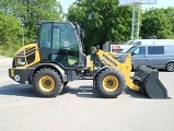 KOMATSU WA70M-8E0 front loader