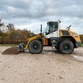 LIEBHERR L 526 front loader