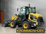 KOMATSU WA70M-8E0 front loader