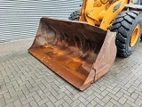 CASE 821 F front loader