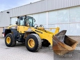 KOMATSU WA320-5 front loader