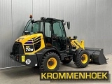 KOMATSU WA70M-8E0 front loader