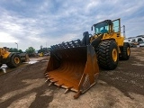 VOLVO L220 front loader