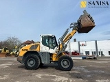 LIEBHERR L 526 front loader