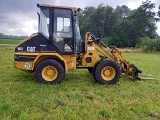 CATERPILLAR 902 front loader