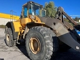 VOLVO L220 front loader