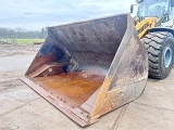 LIEBHERR L 586 front loader