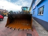 VOLVO L220 front loader