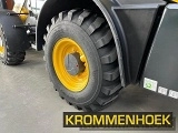 KOMATSU WA70M-8E0 front loader