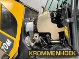 KOMATSU WA70M-8E0 front loader