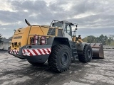 LIEBHERR L 586 front loader