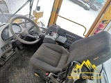 VOLVO L220 front loader