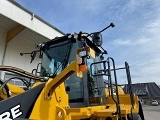 JOHN-DEERE 744 K front loader