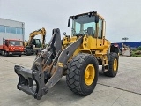 VOLVO L 90 E front loader