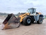 LIEBHERR L 586 front loader