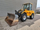 VOLVO L 32 front loader