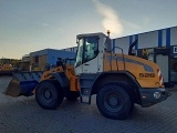 LIEBHERR L 526 front loader