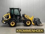 KOMATSU WA70M-8E0 front loader