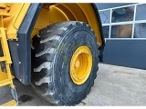 VOLVO L220 front loader